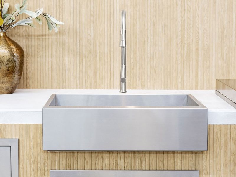 Load image into Gallery viewer, 32" Farmhouse Sink w/Pull Down Faucet