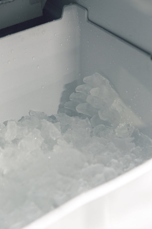 Summerset Grills 15" And 50 Lbs Capacity UL Outdoor Rated Ice Maker With Stainless Steel Door